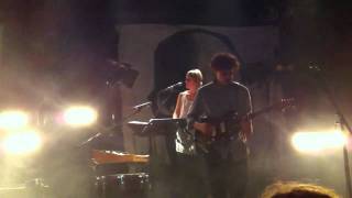 Shout Out Louds - Shut your eyes (live)