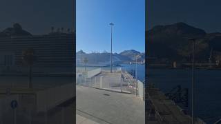 Msc Seaside si stacca dalla banchina del porto di Palermo