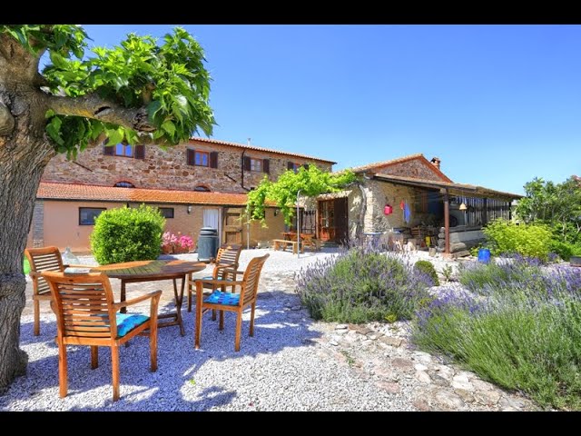 Antico Casale in Pietra Ristrutturato con Terreno a Suvereto