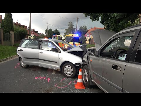 Frontálisan ütközött Nissannal egy VW Szombathelyen - megálló Toyotát próbált kikerülni