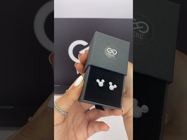 Vídeo relacionado con Disney Pendientes de Botón Minnie Mouse en Acero Médico Hipoalergénico Plateado, para Mujeres y Niñas, con Caja de Regalo, Joya Oficial Disney