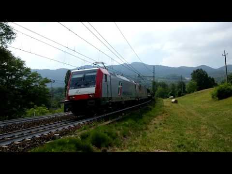 IL SALUTO DELLA DOPPIA DI E.483 CON MERCI DI COILS IN TRANSITO A RIGOROSO (AL) 15 - 7 - 2017