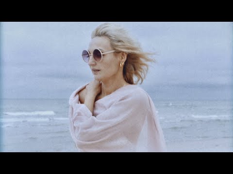 Reni Jusis - Voyage Voyage (Official Video)