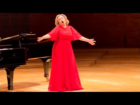 Ekaterina Semenchuk- C’est ça la vie MOISES SIMONS