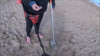 Beach Metal Detecting Seabrook Beach should we help her?