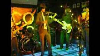 YNDI HALDA We Flood Empty Lakes (fragmento) www.radiorag.net