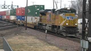preview picture of video 'An Intermodal train at Rochelle Illinois'