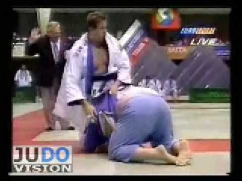 JUDO 1995 European Team Championships: Selim Tataroglu (TUR) - Laurent Crost (FRA)