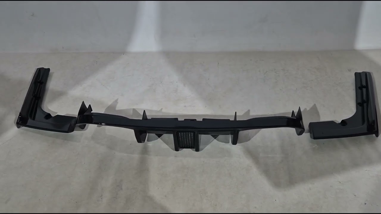 Задний диффузор бампера с LED (для F80, ABS) Video 1