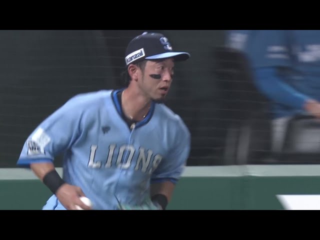 【4回表】華麗な身のこなし!! ライオンズ・外崎修汰 見事なスライディングキャッチを披露!! 2025年8月27日 埼玉西武ライオンズ 対 北海道日本ハムファイターズ