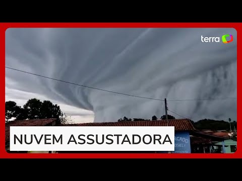Nuvem gigante toma conta do céu e assusta moradores no interior de SP