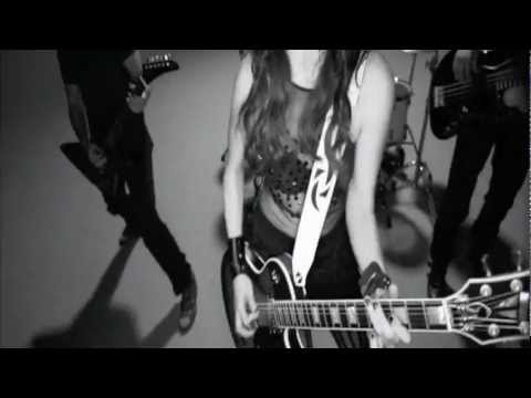 Halestorm - Love Bites (So Do I) OFFICIAL