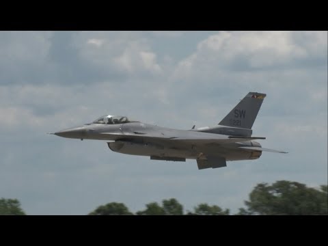 EAA AirVenture 2018 - F-16CJ Fighting Falcon Demonstration