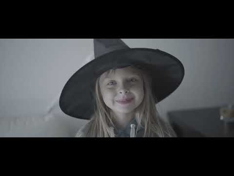 Totylkoczłowiek Official - Mia  /  4K