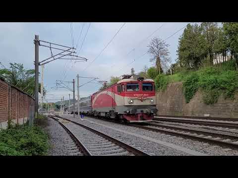 Mediaş: IRN 12346 train (Bucureşti Nord - Cluj Napoca - Wien Hbf). Locomotive nr. 477 345-9.