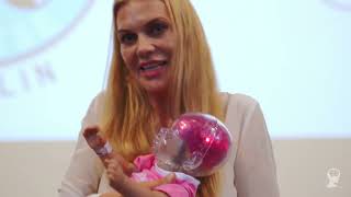 Anna Loos erklärt die Aktion "SchüttelMichNicht"