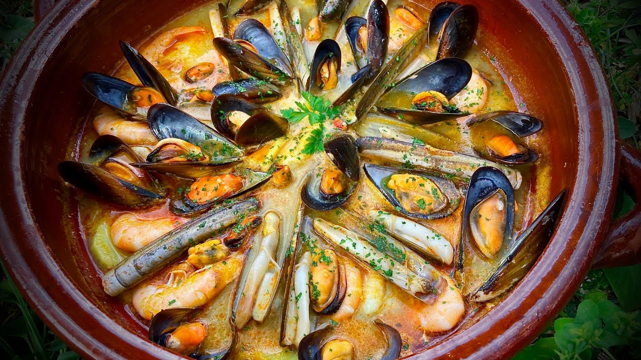 Watch CALDERETA de PESCADO y MARISCO para Navidad ?? - GUILLE RODRIGUEZ Now CALDERETA de PESCADO y MARISCO para Navidad ?? - GUILLE RODRIGUEZ