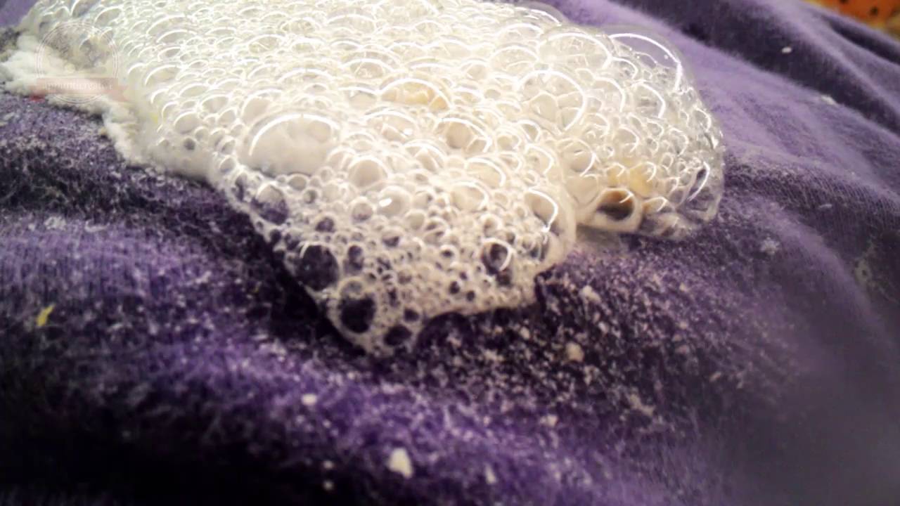 Macchie di sangue sui tessuti Ecco come eliminarle in maniera naturale!| How to clean blood stain