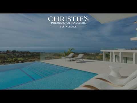 Villa in El Paraíso with incredible views of the sea, golf and nature