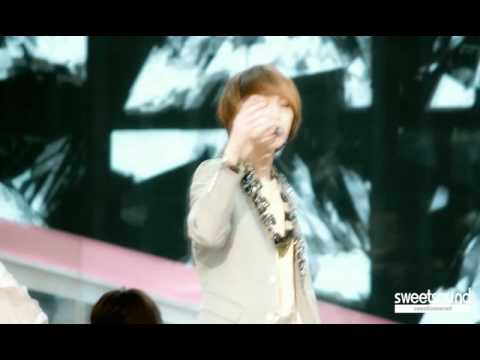 [FANCAM] 120414 Sexy Onew (w/ epic hair flips) - Strangers Edit @ L0v3 R3qu3$t