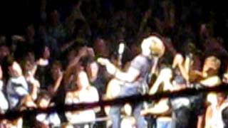 Blue Jeans Keith Urban messes up in Fresno