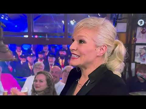 Markus Söder flirtet mit Ina Müller?