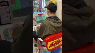 しまむらのゲーセンで大興奮する男 #shorts