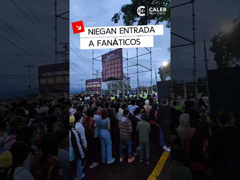 ​🚫⚽️ ¡POLÉMICA EN EL METROPOLITANO! Niegan entrada a fanáticos por objetos prohibidos​