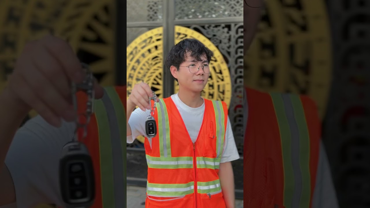 SK - Key Drops What Happens Next Will Surprise #sakurakind #kindness #short