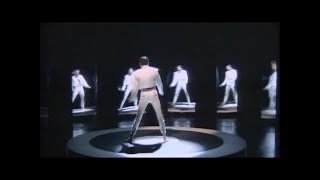 Kadr z teledysku I Was Born To Love You tekst piosenki Queen