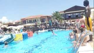 preview picture of video 'Urlaub Türkei 2012 Pool Spiel'