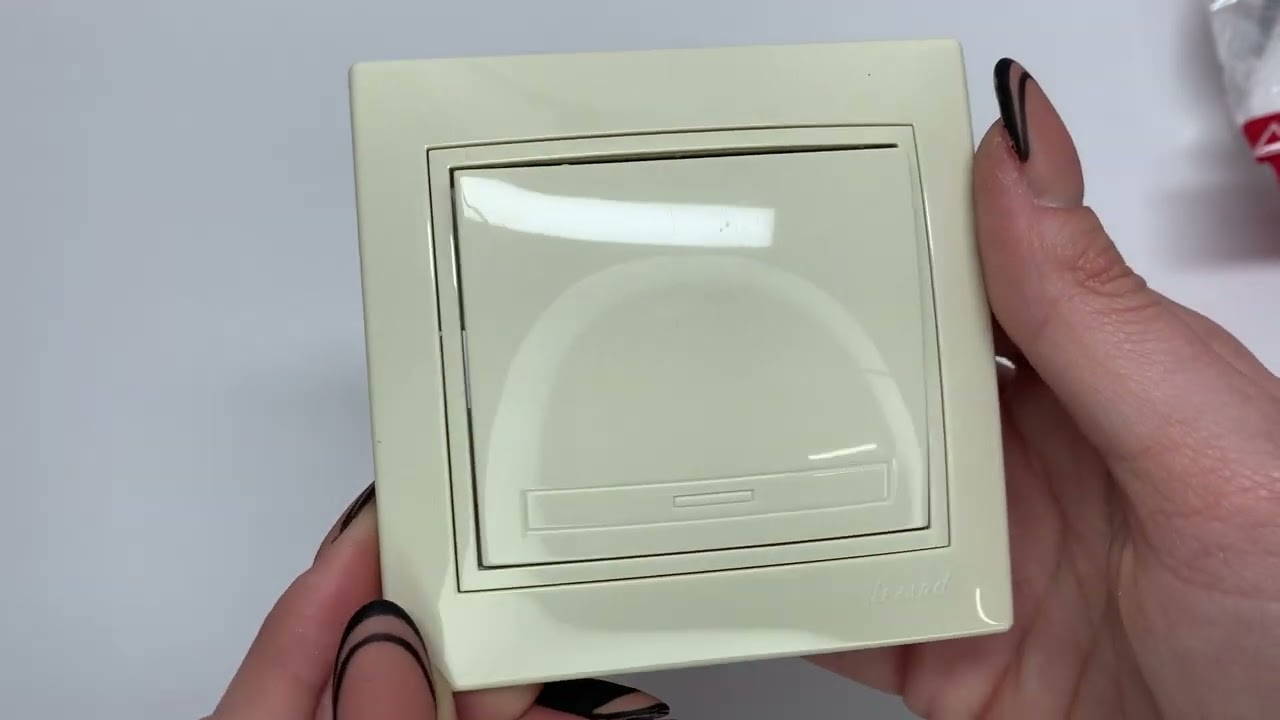 Выключатель одноклавишный с вставкой LEZARD Mira крем 701-0303-100