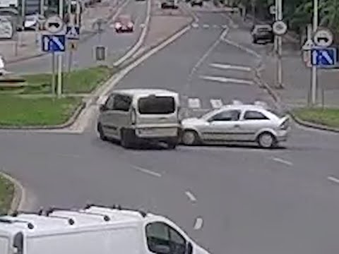 Kolizja na Rondzie Bankowym - 24.05.2021