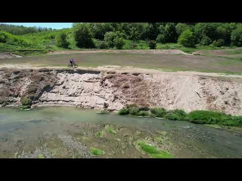 Pe Argeș in sus, intre Hotarele și Gostinari, cu bicicleta.