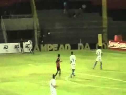 DEFESA DO GOLEIRO DA CABENSE NUM CHUTE DE DAVIDSON