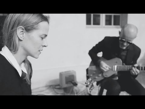 Joe Chester & Gemma Hayes  : A Safe Place To Hide (Live, 2015)