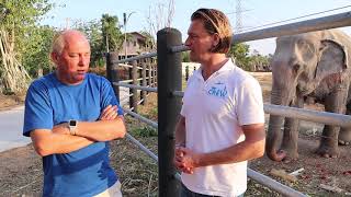 Piet meets Edwin, founder of Wildlife Friends Foundation Thailand