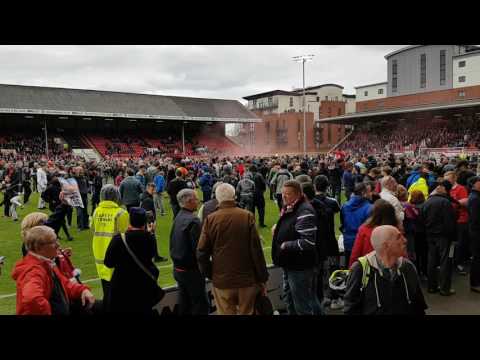 Leyton Orient 2 Hartlepool United 1 - Orient fans protest at the end of the match (Becchetti out!)