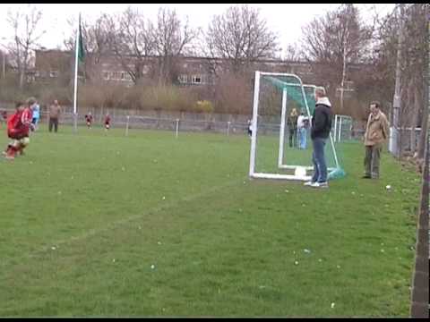 Sergi Roeleveld scoort 2 0 voor ADO F1 tegen Vitesse Delft E1 na goed voorbereidend werk van Djai L'Ami en Xander Steeneboom  April 2006