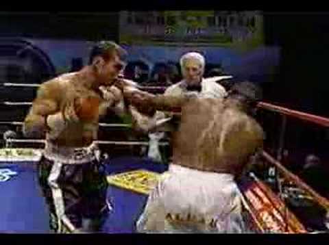 LUCIAN BUTE (PRO DEBUT) vs R.MUHAMMAD - 22.11.2003