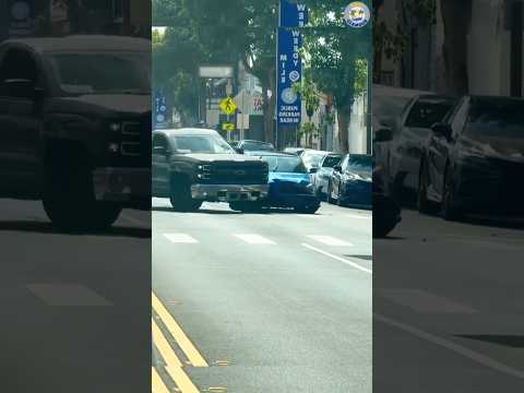 what is this 😳? Chevrolet pickup truck Vs toyota sedan. This is not right fight with equal opponent.