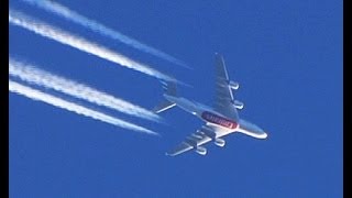 preview picture of video 'Contrails above Karlstejn, 9.3.2012, Airbus A380 in flight level...'