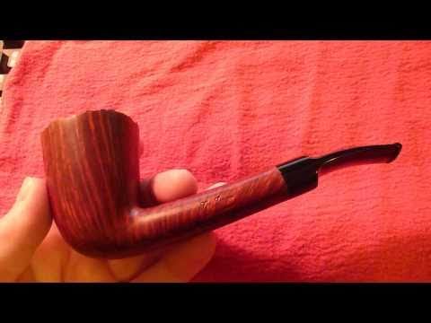 CLOSE-UP:  Ser Jacopo bent dublin pipe!