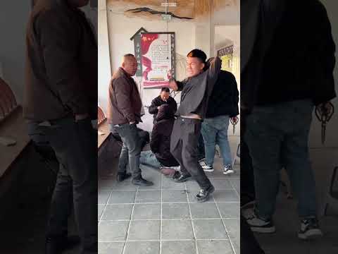 What's going on? Funny. Watch it over and over again and laugh again. Kuailong funny video is po