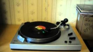 10,000 Maniacs: TROUBLE ME (45 RPM)