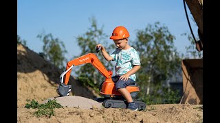 Falk Bager Kubota KX085-5 s otvárateľným sedadlom a prilbou