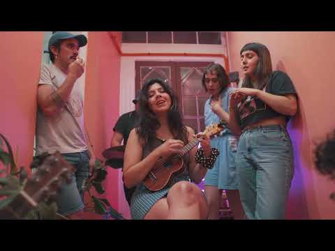 LaVitrola.cl: Rosario Alfonso + Uva Robot - Alcohuaz (Uva Robot en vivo en Mezcla Cafetería)