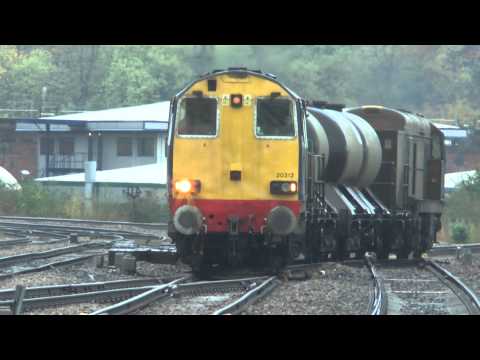 DRS 20312 + 20302 Obliterate Wakefield Kirkgate with Thrash! 01/11/2013
