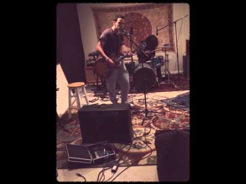 Darren Tapscott  performs "River Town" live from the crib