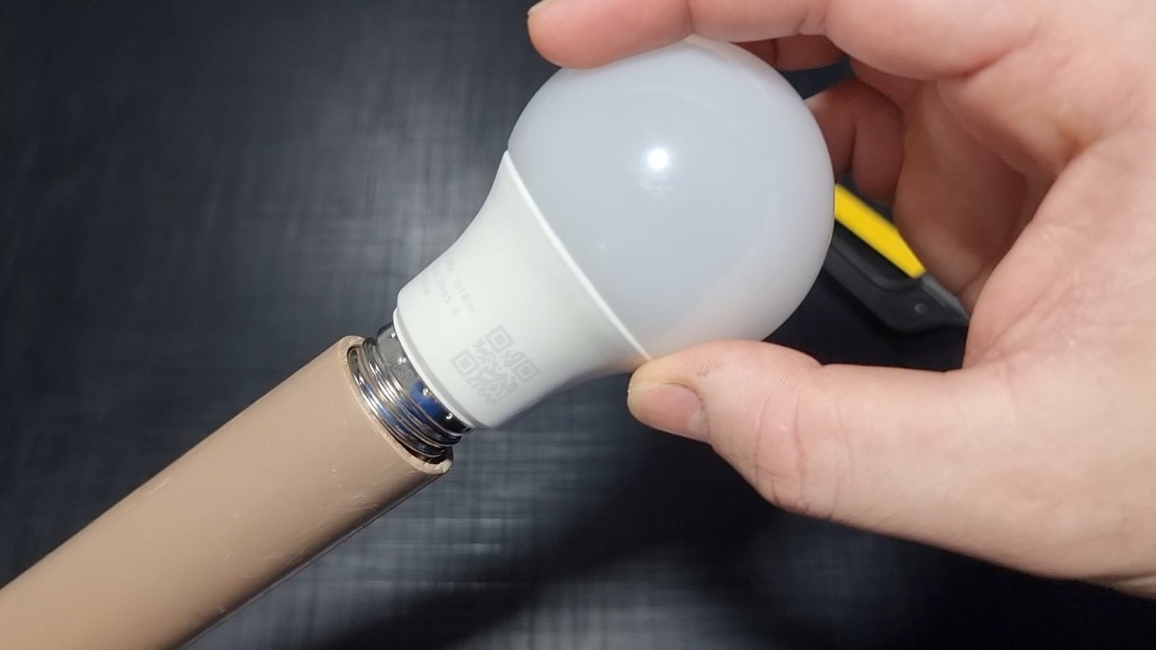 É só juntar um CANO e uma LÂMPADA e não precisa mais comprar no mercado